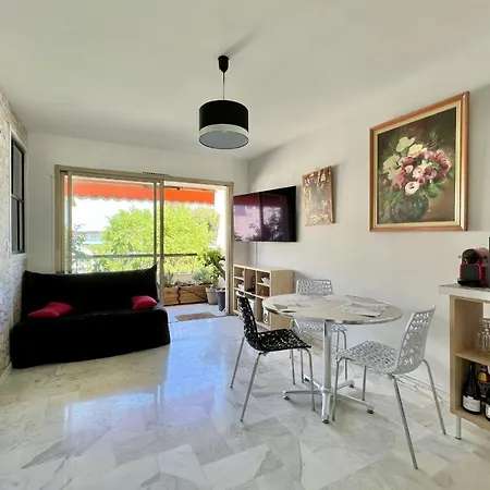 Bright 31m2 Flowered Terrace Near Croisette 아파트 *