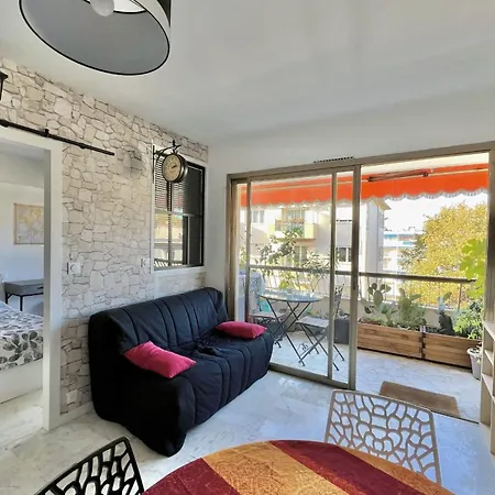 Bright 31m2 Flowered Terrace Near Croisette 아파트 *