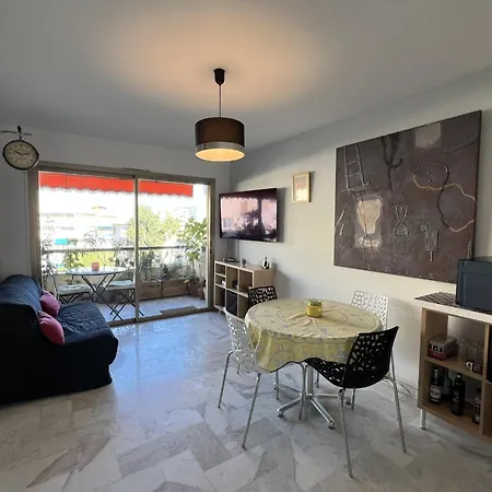 아파트 Bright 31m2 Flowered Terrace Near Croisette *